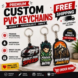 Könnte beinhalten: Individuelle PVC-Schlüsselanhänger mit verschiedenen Designs. Ein Schlüsselanhänger zeigt ein weißes und rotes Sportauto mit dem Text "Built for Speed". Ein anderer zeigt einen Anime-Charakter mit "Focus Train Win". Der dritte zeigt einen Wanderer mit "Adventure Awaits".