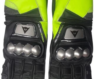 Motorcykelhandskar i äkta läder: Herrkläder för gatcyklister