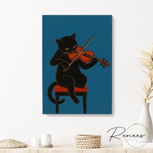 Puede incluir: Ilustraci&oacute;n de un gato negro tocando el viol&iacute;n, sobre un fondo azul. El gato est&aacute; sentado en un taburete rojo, el viol&iacute;n es de color marr&oacute;n rojizo. Los ojos del gato son amarillos, a&ntilde;adiendo un toque de encanto.