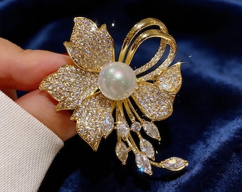 Broche de flor de perlas, broche floral dorado, broche de boda vintage para mujer, elegante broche nupcial con diamantes de imitación, joyería de regalo