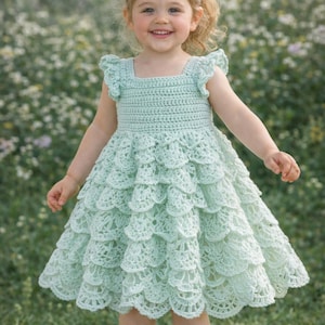 Patrón de vestido de bebé a crochet / Vestido de niña pequeña con capas y borde festoneado (Descarga en PDF)