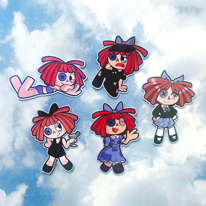 Op de afbeelding: Een verzameling van zes cartoonstickers met een poppetje met rood haar, blauwe ogen en een zwarte strik. De stickers tonen het personage in verschillende poses en outfits, tegen een achtergrond van een bewolkte lucht.