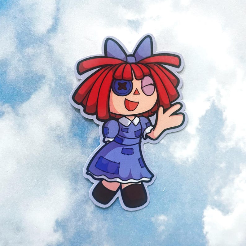 Op de afbeelding: Een sticker met een cartoonpop met rood haar, een blauwe strik en een blauwe jurk. De pop heeft &eacute;&eacute;n oog met een X en het andere oog is roze. De pop zwaait met een glimlach.