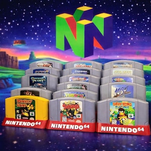 以下が含まれることがあります： 「ドンキーコング64」や「ディディーコングレーシング」など、赤色のスタンドに展示された任天堂64のビデオゲームカートリッジのコレクション。背景には任天堂64のロゴが見えます。カートリッジはグレーとイエローで、カラフルなゲームラベルが付いています。