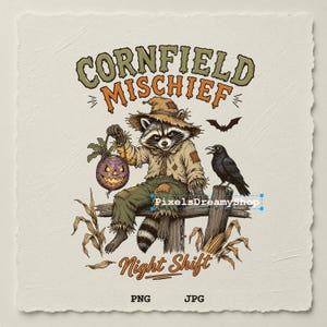 Puede incluir: Una ilustración gráfica de un mapache con sombrero de paja y ropa harapienta, sentado en una valla de madera. El mapache sostiene una calabaza morada brillante. El texto dice CORNFIELD MISCHIEF, PixelsDreamyShop y Night Shift.
