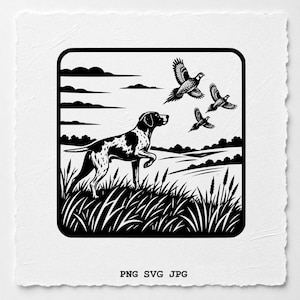 Peut inclure: Une illustration graphique en noir et blanc représentant un chien de chasse tacheté debout dans les hautes herbes, pointant vers trois oiseaux en vol. La scène inclut un paysage avec des collines et des nuages, le tout dans un cadre carré.