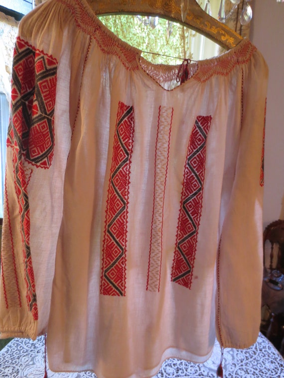 ROMANIAN Hand EMBROIDERED BLOUSE
