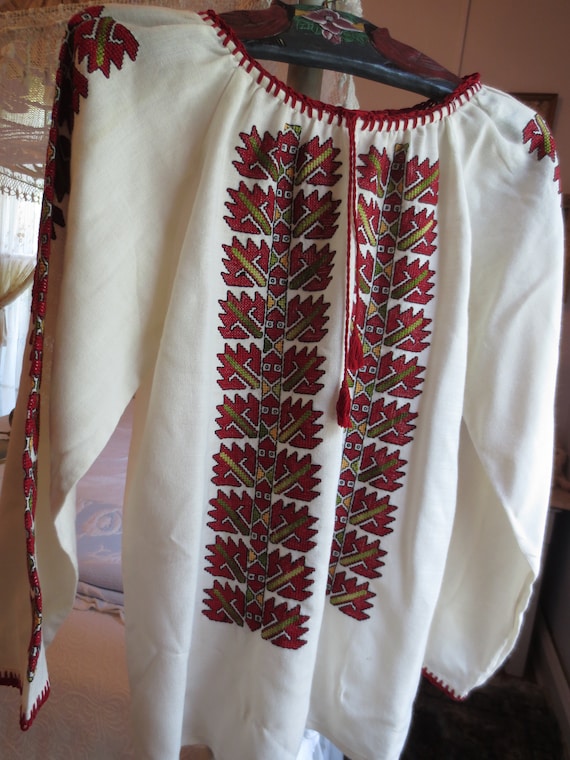 Exceptional Hand EMBROIDERED Folk BLOUSE 1960s