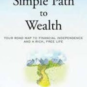 Puede incluir: Un libro titulado "The Simple Path to Wealth" de JL Collins, con un prólogo de Mr. Money Mustache. La portada presenta una ilustración en acuarela de un camino amarillo que serpentea a través de un campo verde hacia una cordillera.