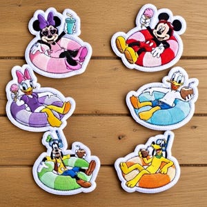 Parche bordado de verano de Disney, parche flotante de Mickey y sus amigos, parche termoadhesivo de vacaciones de Disney, regalo de Disneyland, para mochila, chaqueta y sombrero