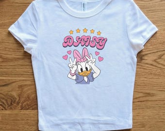 Daisy Duck Baby T-Shirt, Y2K Friedenszeichen Disney Crop Top, Retro Daisy Hearts Shirt, Damen ausgestattet Grafik T-Shirt, Disney Urlaub Top