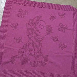 Strickanleitung für eine Babydecke "Zebra mit Schmetterlingen" , Masse ca. 82 x 83cm