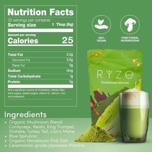 Puede incluir: Una bolsa verde de RYZE Mushroom Matcha junto a un vaso de matcha latte y un mont&oacute;n de polvo verde. La etiqueta nutricional muestra 25 calor&iacute;as por porci&oacute;n. Los ingredientes incluyen mezcla de hongos org&aacute;nicos, espirulina azul y sal rosa del Himalaya.