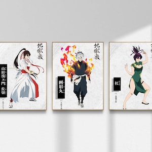 Può includere: Una tazza di ceramica bianca con manico nero e la scritta "But First, Coffee" in grassetto nero. La tazza è posta su uno sfondo sfocato, che suggerisce un'atmosfera accogliente.