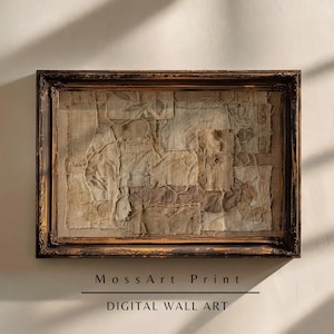 Puede incluir: Impresión digital enmarcada que presenta un collage de parches de tela texturizada en tonos beige y marrón. La obra de arte está encerrada en un marco de madera marrón oscuro y ornamentado. El texto "MossArt Print" y "DIGITAL WALL ART" se muestra debajo.