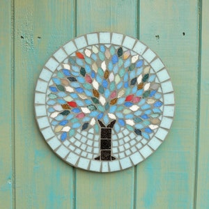 Placa colgante de mosaico con forma de árbol de joyas de invierno para jardín