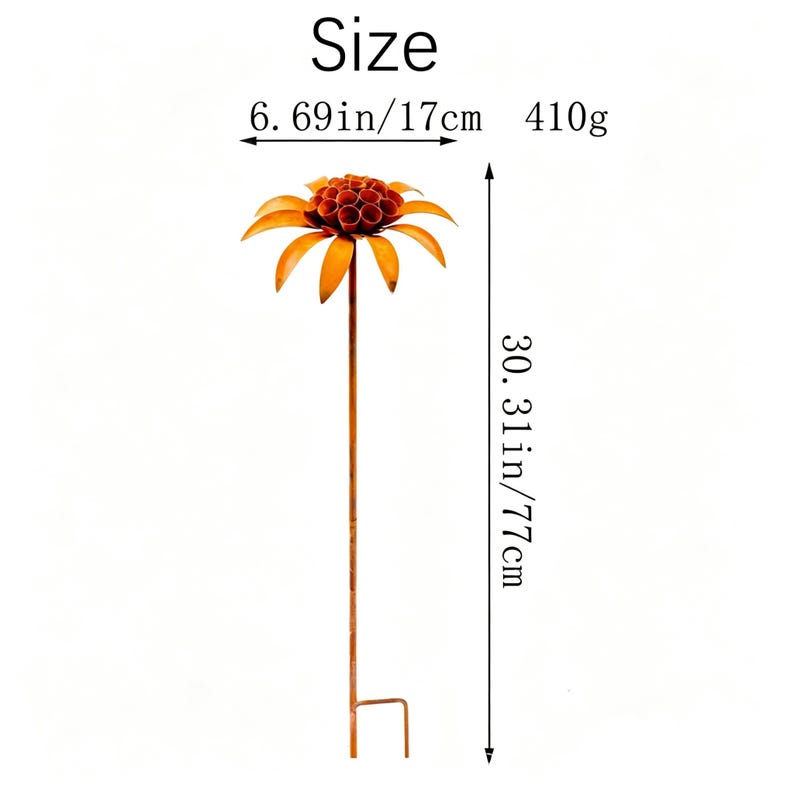 K&ouml;nnte beinhalten: Ein orangefarbener Blumen-Gartenstecker aus Metall mit einem zentralen Cluster aus zylindrischen Bl&uuml;tenbl&auml;ttern und einem langen Stiel. Der Text Size 6.69in/17cm 410g und 30.31in/77cm gibt die Ma&szlig;e und das Gewicht an.