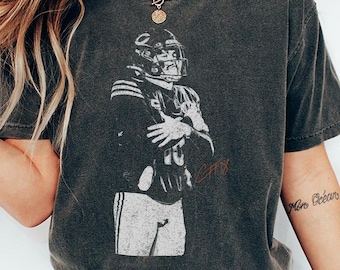 Camiseta con la firma de Caleb Williams, camiseta vintage pirata de Chicago Football, camiseta gráfica número 18 de los Bears, artículos deportivos retro, regalo para aficionados