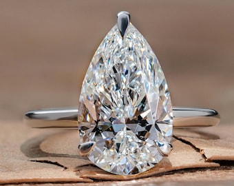 Anillo de compromiso solitario con diamante de laboratorio de 4 quilates, talla pera, excelente corte, certificado por IGI, F/VS1, engastado en oro de 14k con tres garras.