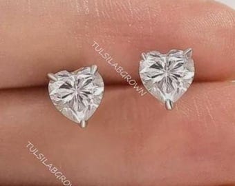 Pendientes de diamantes en forma de corazón con románticas piedras de laboratorio de un quilate