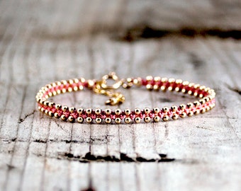 Couches de rose délicat perlé Friendship Bracelet en or, bracelets, bracelets, Dainty, pile de Bracelets, Bracelets à la main, cadeau pour elle, la pile