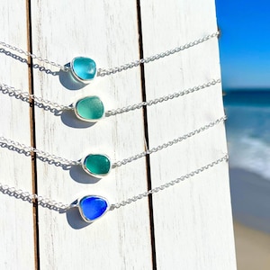 Collana in vetro di mare delicato, gioielli in vetro di mare in argento sterling, collana semplice in vetro da spiaggia, collana minimalista in vetro da sirena, regalo per damigella d&#39;onore