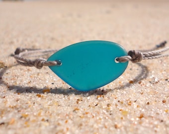 Groenblauwe zeeglas armband---grijze draad met groenblauw zeeglas--handgemaakte strand glazen armband--zeeglas sieraden--strandsieraden