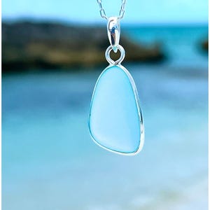 Blauwe zeeglas ketting cadeau voor strandliefhebber sterlingzilver draadgewikkeld gekweekt strandglas oceaansieraden voor zeemeerminnen zeeglas sieraden afbeelding 11