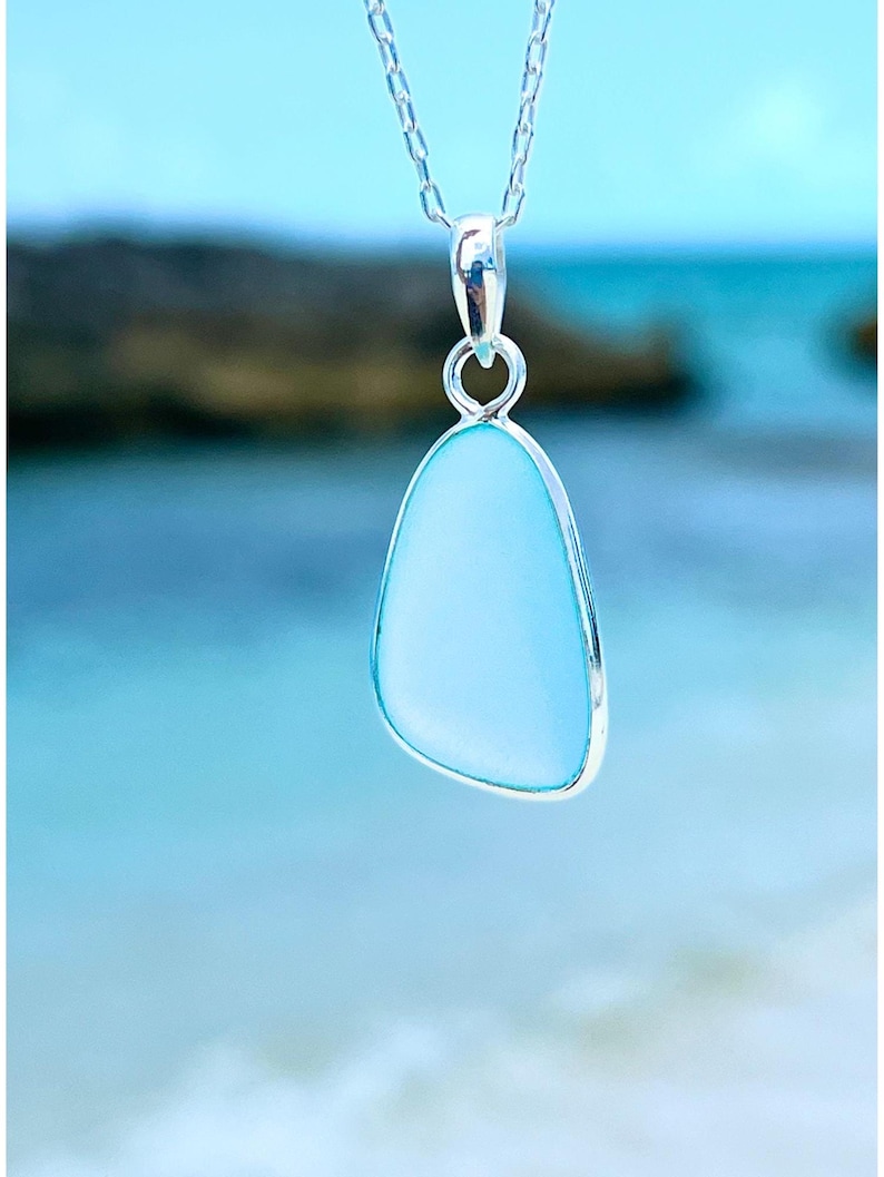 Blauwe zeeglas ketting cadeau voor strandliefhebber sterlingzilver draadgewikkeld gekweekt strandglas oceaansieraden voor zeemeerminnen zeeglas sieraden afbeelding 11