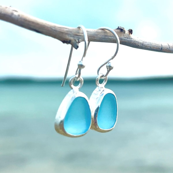 Zeeglas hangoorbellen Sterlingzilver strand oorbellen Oceaan sieraden zeemeermin oorbellen zeeglas sieraden cadeau kustvakantie oorbellen