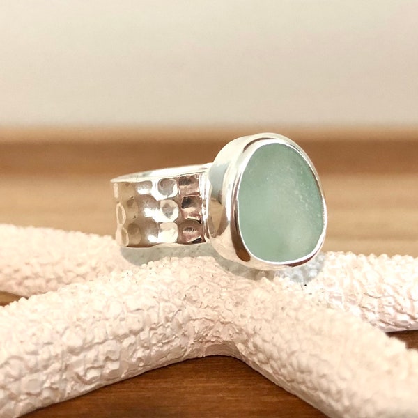 Bague en verre de mer martelé vert écume de mer - Bague épaisse en argent sterling - Bijoux en verre de mer pour sirènes - Bague océan - Bijoux de plage
