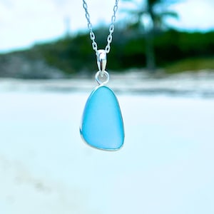 Blauwe zeeglas ketting cadeau voor strandliefhebber sterlingzilver draadgewikkeld gekweekt strandglas oceaansieraden voor zeemeerminnen zeeglas sieraden afbeelding 1
