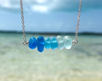 Zeeglas Ombre Bar-ketting, tinten blauw zeeglas ketting, sterlingzilveren horizontale ketting, boho ketting, strandglas sieraden