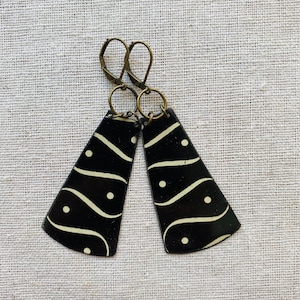 Tin Jewelry Earrings “Alternate” Tin for the Ten Year/Tenth Anniversary