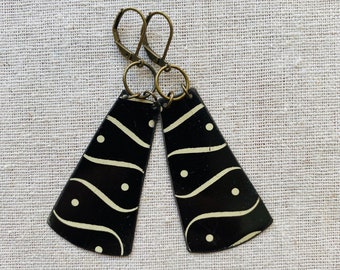 Tin Jewelry Earrings “Alternate” Tin for the Ten Year/Tenth Anniversary