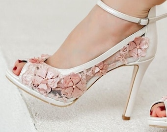 Tacones de novia florales, zapatos de boda para novia, tacones con apliques florales, tacones de boda de encaje marfil, zapatos de novia románticos