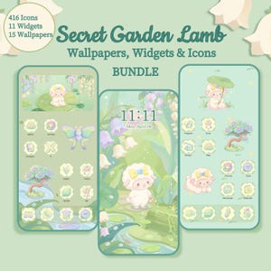 Può includere: Un pacchetto digitale intitolato Secret Garden Lamb Wallpapers, Widgets & Icons che include 416 icone, 11 widget e 15 sfondi. L'immagine mostra tre schermi di smartphone con sfondi verde chiaro, illustrazioni di un agnello bianco e vari fiori.