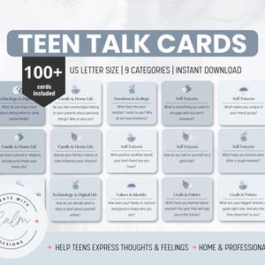 以下が含まれることがあります： 100枚以上のカード、USレターサイズ、9つのカテゴリーを備えたTeen Talk Cards。家族、感情、自尊心、目標などのトピックをカバーしています。デザインは水色と白で、「Teen Talk Cards」の文字が上部にあります。