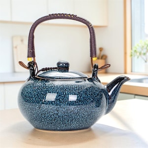 Tetera de cerámica hecha a mano, estilo escandinavo, decoración natural para la cocina.