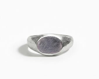 Anillo de sello de plata de ley simple, moderno y minimalista, hecho a mano, anillo de banda simple y llamativo para hombre.