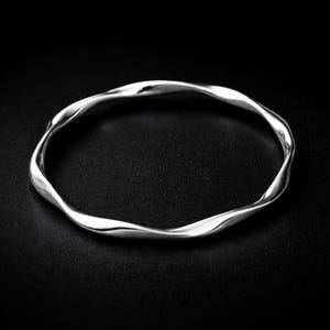 Minimalist Wavy Silver Bangle, 925 Sterling Silver Bangle Bracelet, Organic Wave Bangle, Modern Minimal Jewelry, Handmade Silver Bracelet