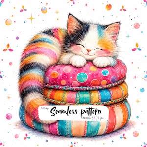 Può includere: Un gattino multicolore con la coda a righe che dorme su una pila di tre cuscini rotondi fantasia. Il cuscino superiore è rosa a pois, quello centrale e quello inferiore sono a righe. Testo: Seamless pattern 300dpi 3600x3600 px.