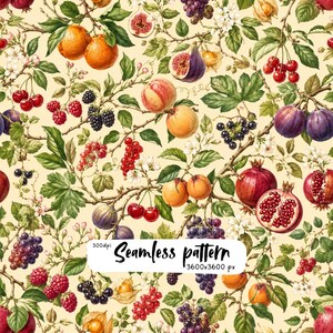 Könnte beinhalten: Ein nahtloses Muster mit botanischen Illustrationen verschiedener Früchte wie Orangen, Feigen, Kirschen, Brombeeren, Granatäpfeln und Trauben mit grünen Blättern und weißen Blüten auf cremefarbenem Grund. Text: 300dpi Seamless pattern 3600x3600 px.