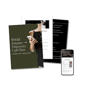 Puede incluir: Un conjunto de documentos y un teléfono inteligente. El documento frontal es de color verde oliva con el texto "Bridal Enquiry -> Discovery Call Flow" y "For Bridal Hair + Makeup Artists". El teléfono inteligente muestra instrucciones. Los otros documentos tienen fondos negros.