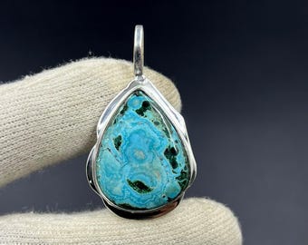 Ciondolo artigianale in crisocolla e malachite, in argento sterling 925, ideale come regalo.