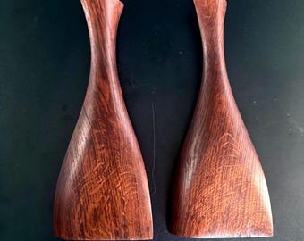 Candelieri in quercia inglese firmati • Coppia di studio del Vermont intagliati a mano del 1974