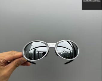 Gafas de sol retro Oakley Eye Jacket Redux – Montura plateada y negra, lentes plateadas estilo Y2K