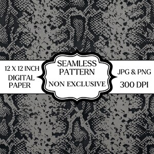 Może przedstawiać: Papier cyfrowy z bezszwowym wzorem czarno-szarej skóry węża. Centralna biała etykieta zawiera tekst: 12 X 12 INCH DIGITAL PAPER, SEAMLESS PATTERN, NON EXCLUSIVE, JPG & PNG, 300 DPI. Projekt przedstawia powtarzającą się teksturę łusek gada.