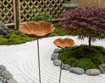 Metal Flower Bird Bath Garden Stake, Rustic Outdoor Garden Decor, Flower Garden Sculpture, Yard Art Patio Decoration