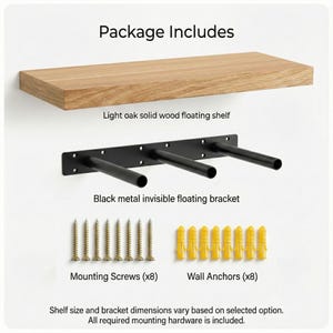 Pu&ograve; includere: Immagine che mostra i componenti di un kit di mensole sospese. Include una mensola galleggiante in legno massello di rovere chiaro, una staffa galleggiante invisibile in metallo nero, viti di montaggio e tasselli. Il testo "Package Includes" &egrave; visibile.